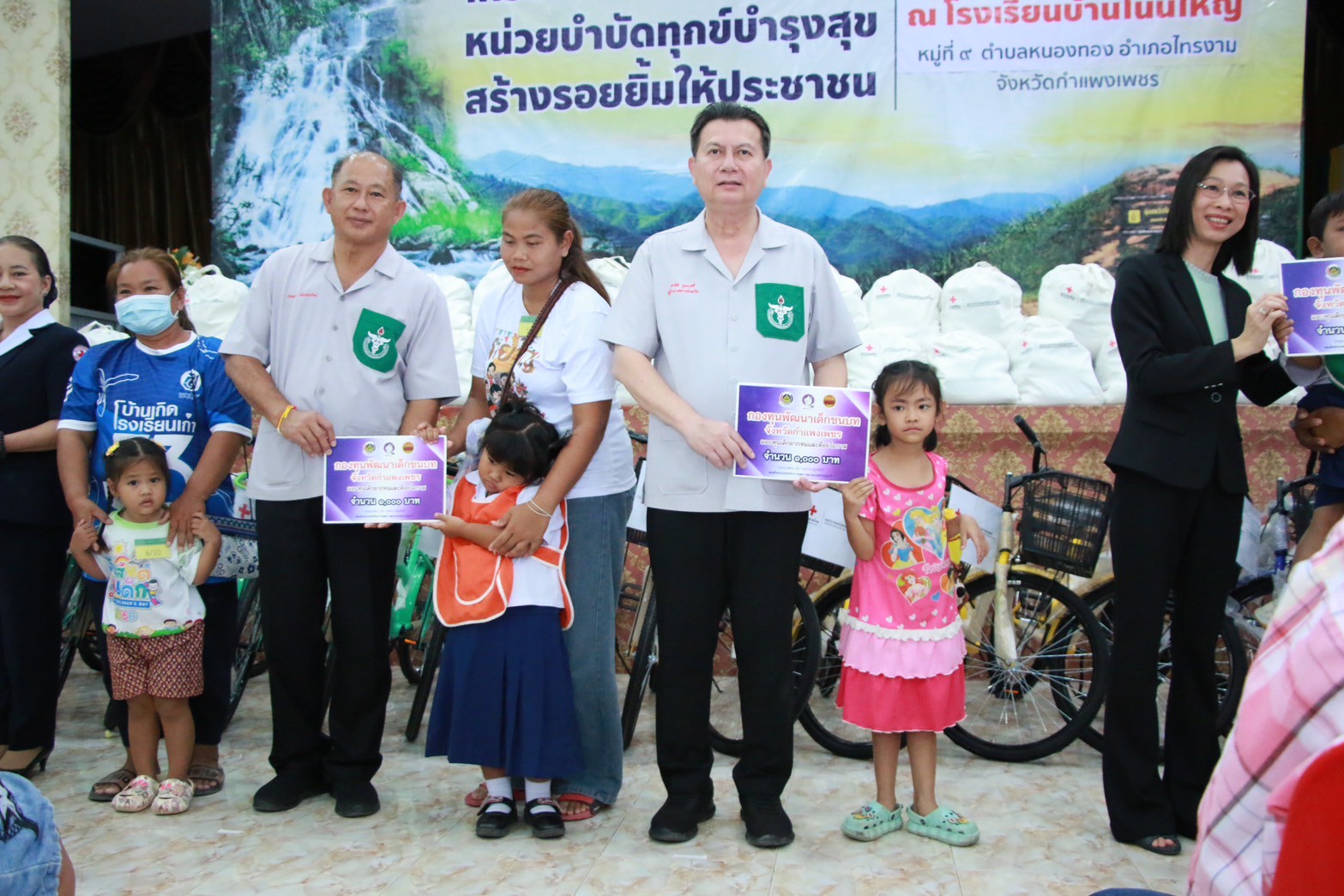 พช.กำแพงเพชร ร่วมกิจกรรมออกหน่วยบำบัดทุก บำรุงสุข สร้างรอยยิ้มให้ประชาชนที่อำเภอไทรงาม