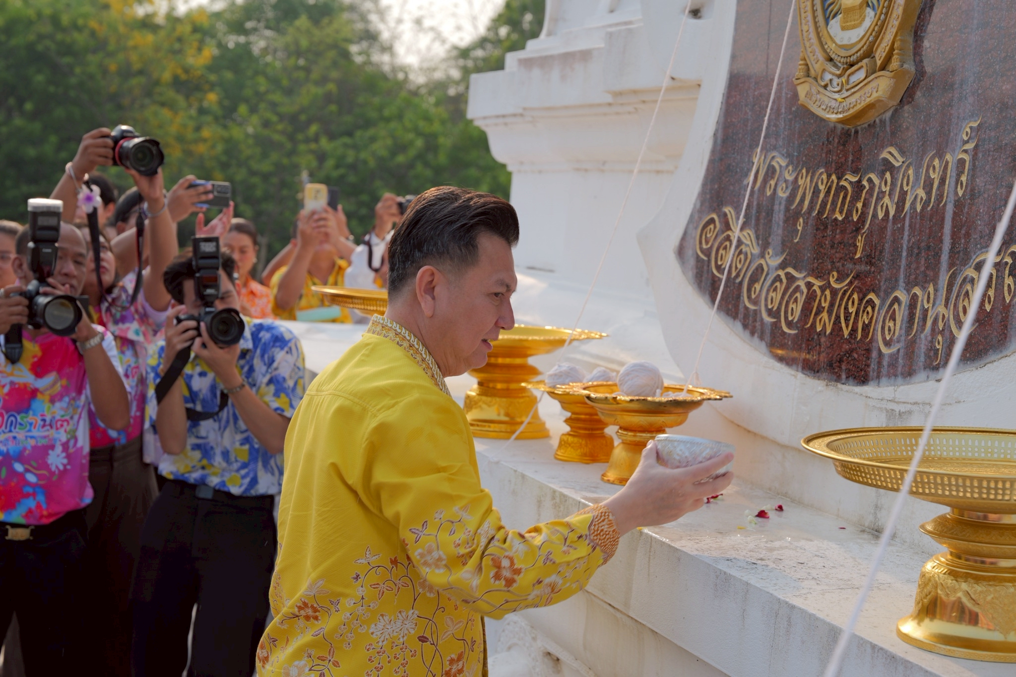 พช.กำแพงเพชร ร่วมพิธีสรงน้ำพระใหญ่ เนื่องในโอกาส วันสงกราต์ ปีใหม่ไทย 2568 ภายใต้ชื่อ “สงกรานต์บ้านฉัน สีสันแบบไทย” ประจำปี 2568