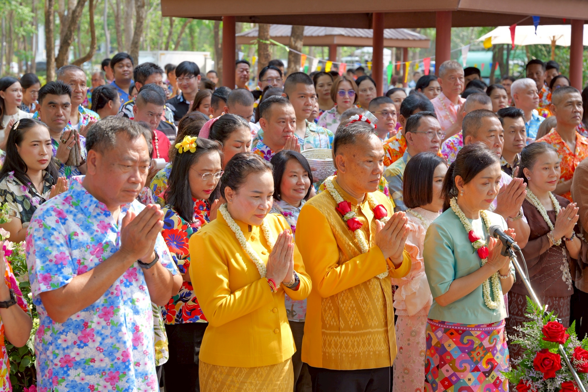 พช.กำแพงเพชร นำทีมเจ้าหน้าที่เข้าร่วมพิธีรดน้ำดำหัวผู้ว่าราชการจังหวัด นายกเหล่ากาชาดจังหวัด และรองผู้ว่าราชการจังหวัด เนื่องในเทศกาลสงกรานต์ “สงกรานต์บ้านฉัน สีสันแบบไทย” ประจำปี 2568
