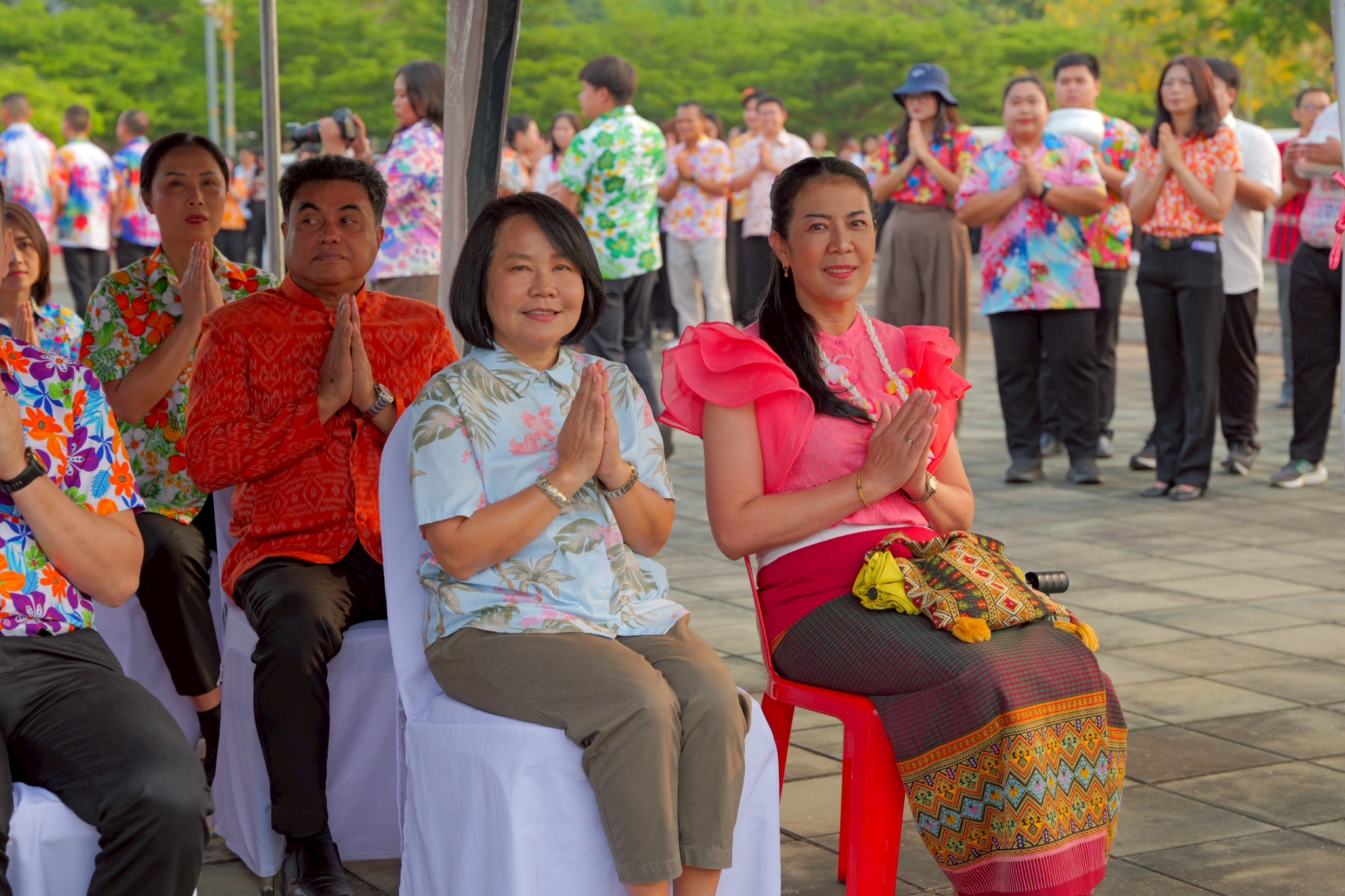 พช.กำแพงเพชร ร่วมพิธีสรงน้ำพระใหญ่ เนื่องในโอกาส วันสงกราต์ ปีใหม่ไทย 2568 ภายใต้ชื่อ “สงกรานต์บ้านฉัน สีสันแบบไทย” ประจำปี 2568