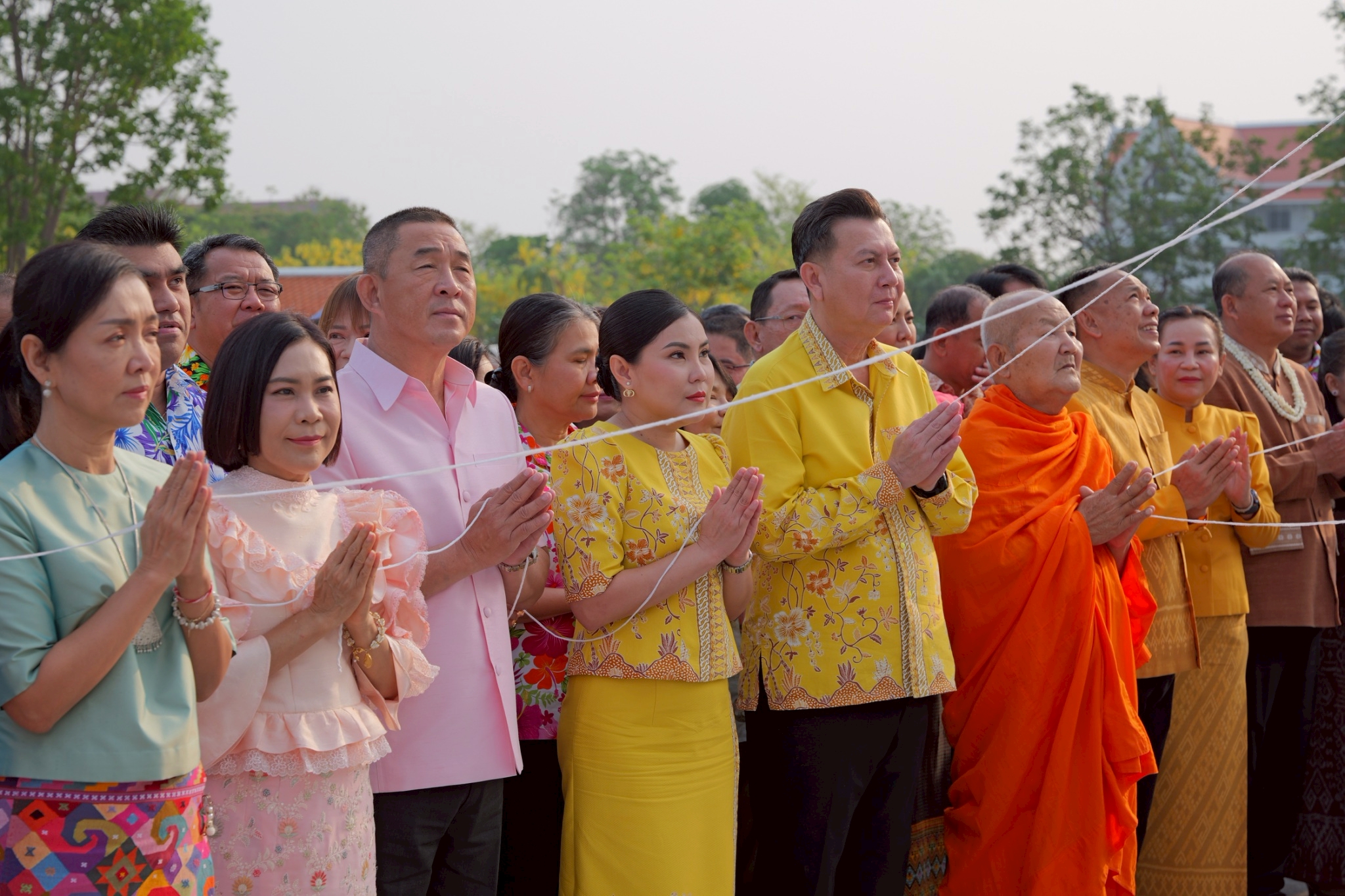 พช.กำแพงเพชร ร่วมพิธีสรงน้ำพระใหญ่ เนื่องในโอกาส วันสงกราต์ ปีใหม่ไทย 2568 ภายใต้ชื่อ “สงกรานต์บ้านฉัน สีสันแบบไทย” ประจำปี 2568