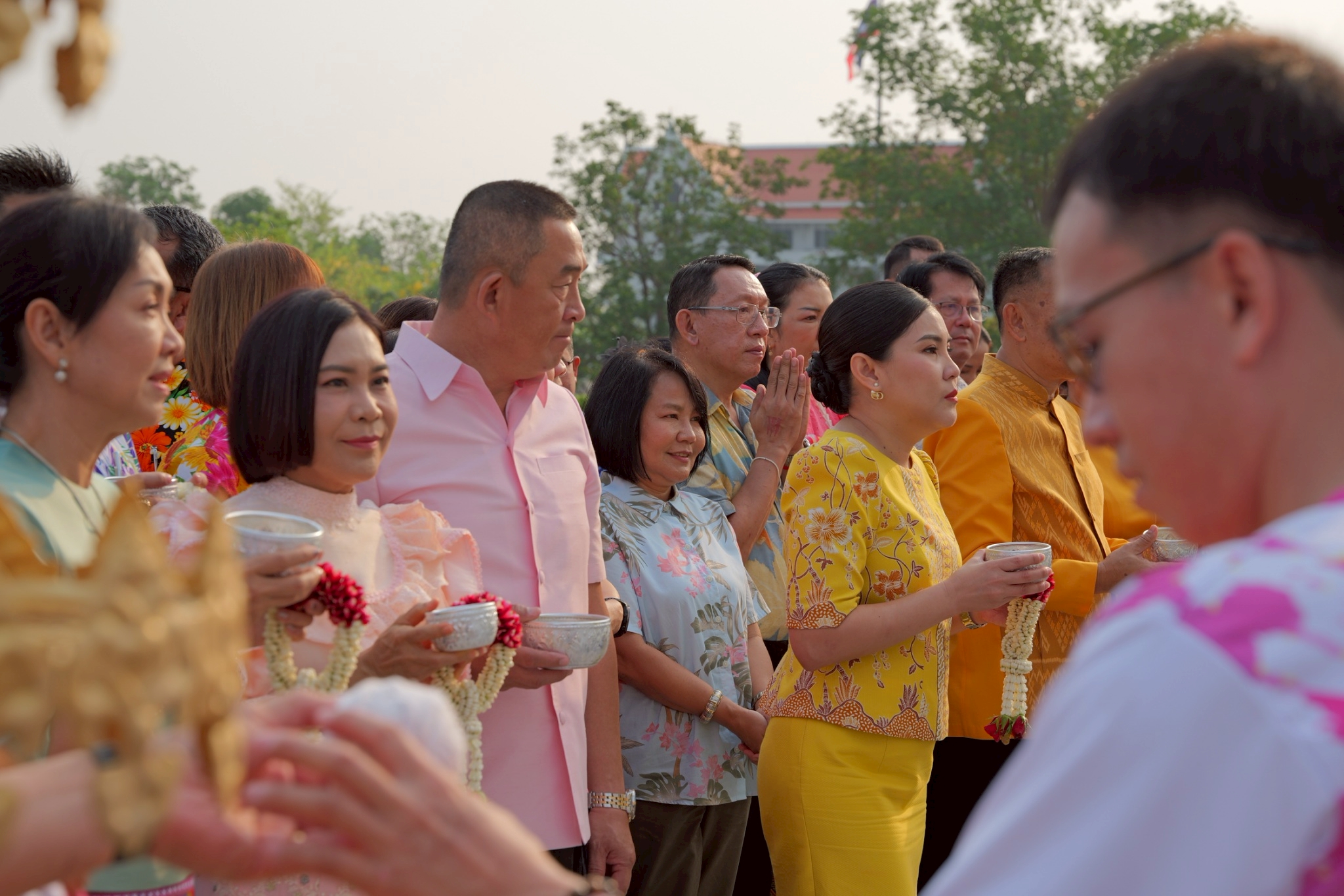 พช.กำแพงเพชร ร่วมพิธีสรงน้ำพระใหญ่ เนื่องในโอกาส วันสงกราต์ ปีใหม่ไทย 2568 ภายใต้ชื่อ “สงกรานต์บ้านฉัน สีสันแบบไทย” ประจำปี 2568
