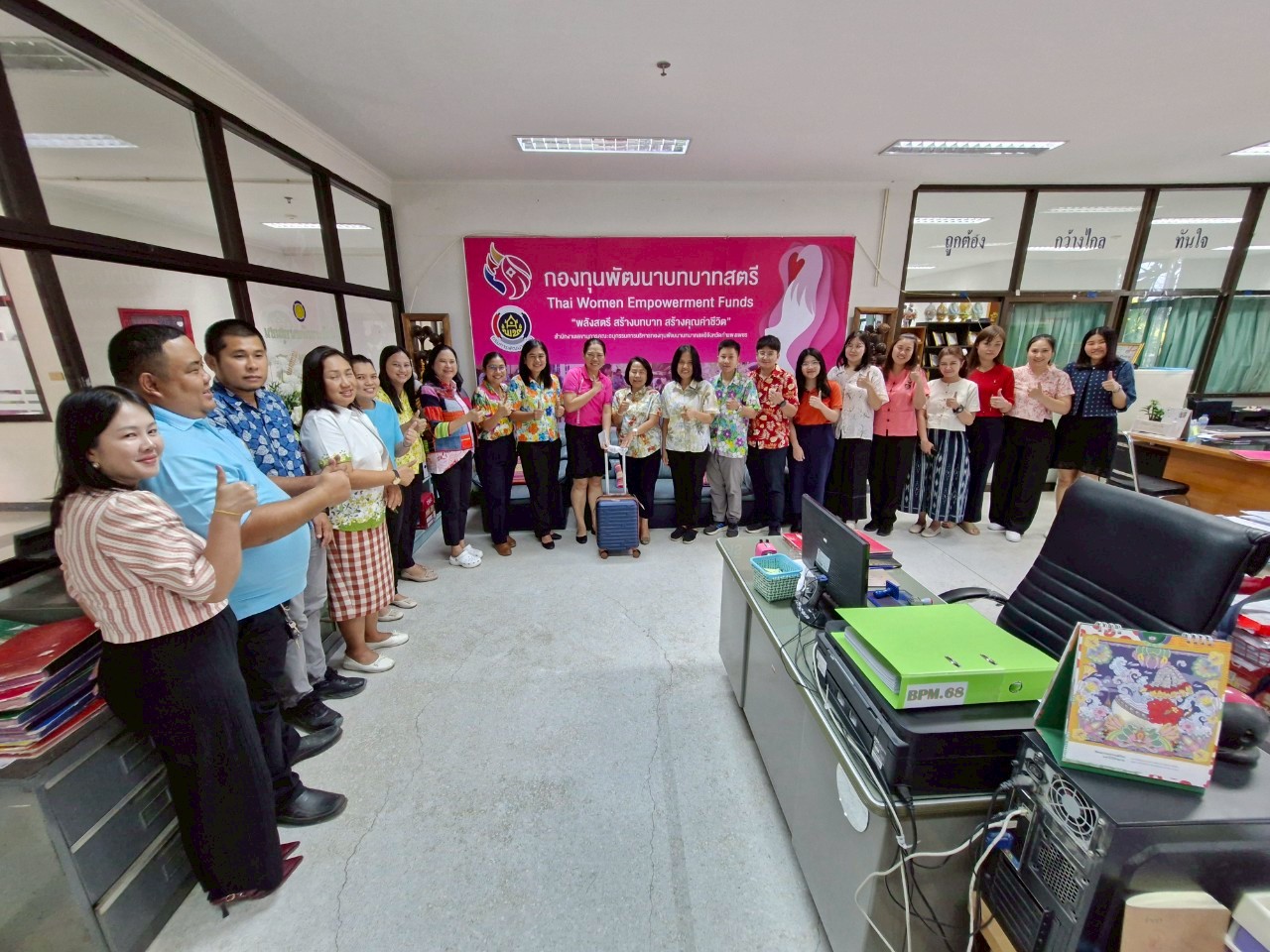 พช.กำแพงเพชร จัดกิจกรรมมอบของที่ระลึกและเลี้ยงส่งเนื่องในโอกาสที่เจ้าหน้าที่กองทุนพัฒนาบทบาทสตรีจังหวัดกำแพงเพชร ลาออกเพื่อไปบรรจุรับราชการ