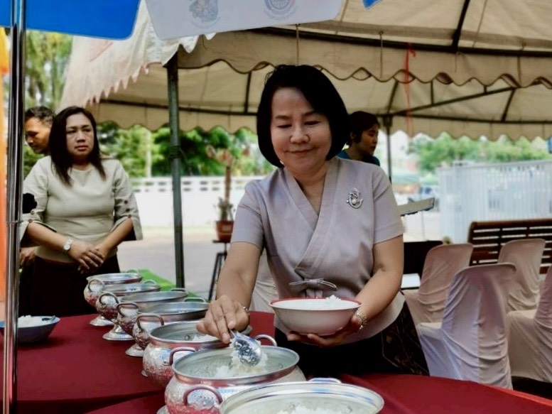 พช.กำแพงเพชร จัดกิจกรรมเปิดศูนย์แสดงและจำหน่ายผลิตภัณฑ์ชุมชน จังหวัดกำแพงเพชร (OTOP SHOP)
