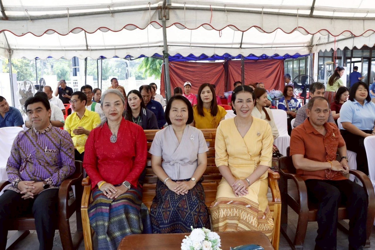 พช.กำแพงเพชร จัดกิจกรรมเปิดศูนย์แสดงและจำหน่ายผลิตภัณฑ์ชุมชน จังหวัดกำแพงเพชร (OTOP SHOP)