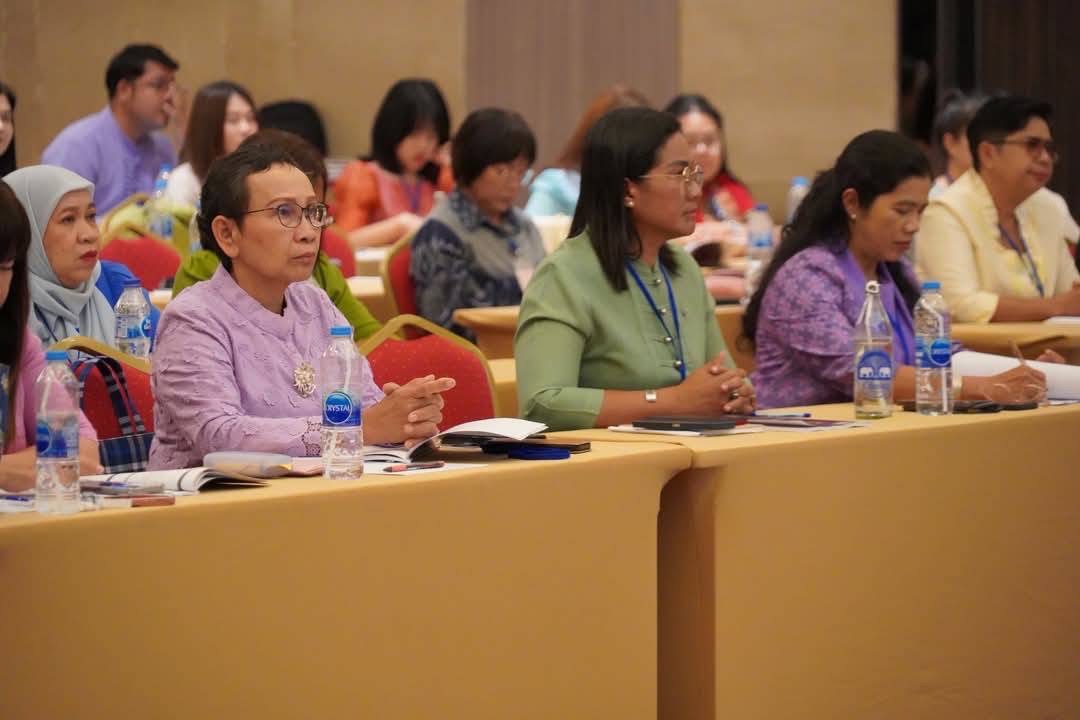 พช.กำแพงเพชร เข้าร่วมอบรมเสริมทักษะบริหารจัดการหนี้กองทุนพัฒนาบทบาทสตรี มุ่งลดข้อพิพาท สร้างความเข้าใจและความสัมพันธ์ที่ดีระหว่างรัฐกับประชาชน