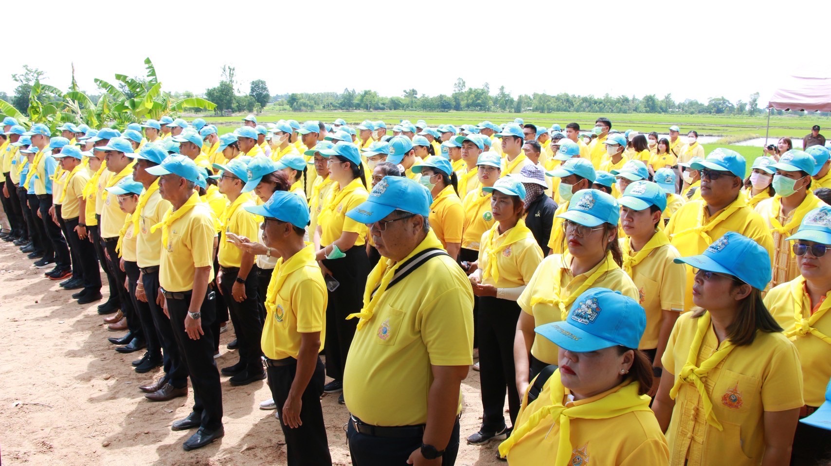 พช.กำแพงเพชร ร่วมปลูกต้นไม้เฉลิมพระเกียรติสมเด็จพระนางเจ้าฯ พระบรมราชินี เนื่องในวันเฉลิมพระชนมพรรษา ๓ มิถุนายน