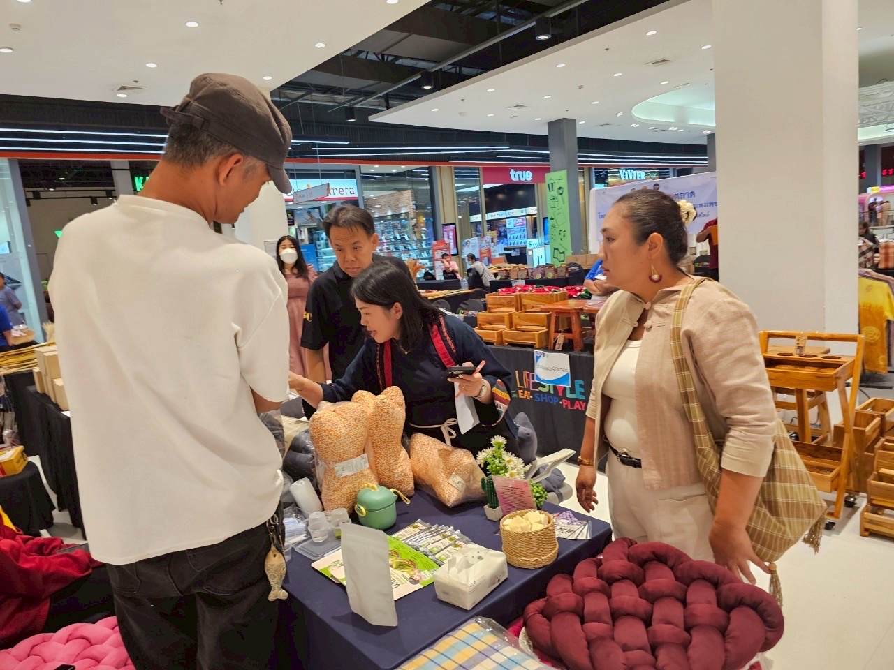 พช.กำแพงเพชร จัดกิจกรรมทดสอบตลาดผลิตภัณฑ์ OTOP KBO ประจำปี 2568
