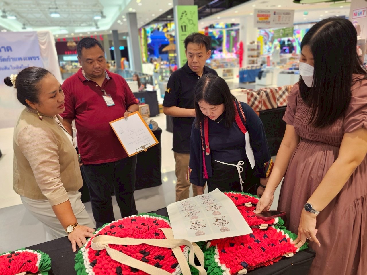 พช.กำแพงเพชร จัดกิจกรรมทดสอบตลาดผลิตภัณฑ์ OTOP KBO ประจำปี 2568