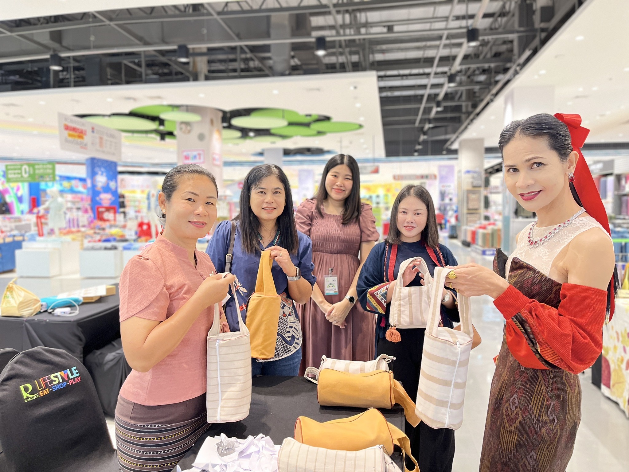 พช.กำแพงเพชร จัดกิจกรรมทดสอบตลาดผลิตภัณฑ์ OTOP KBO ประจำปี 2568