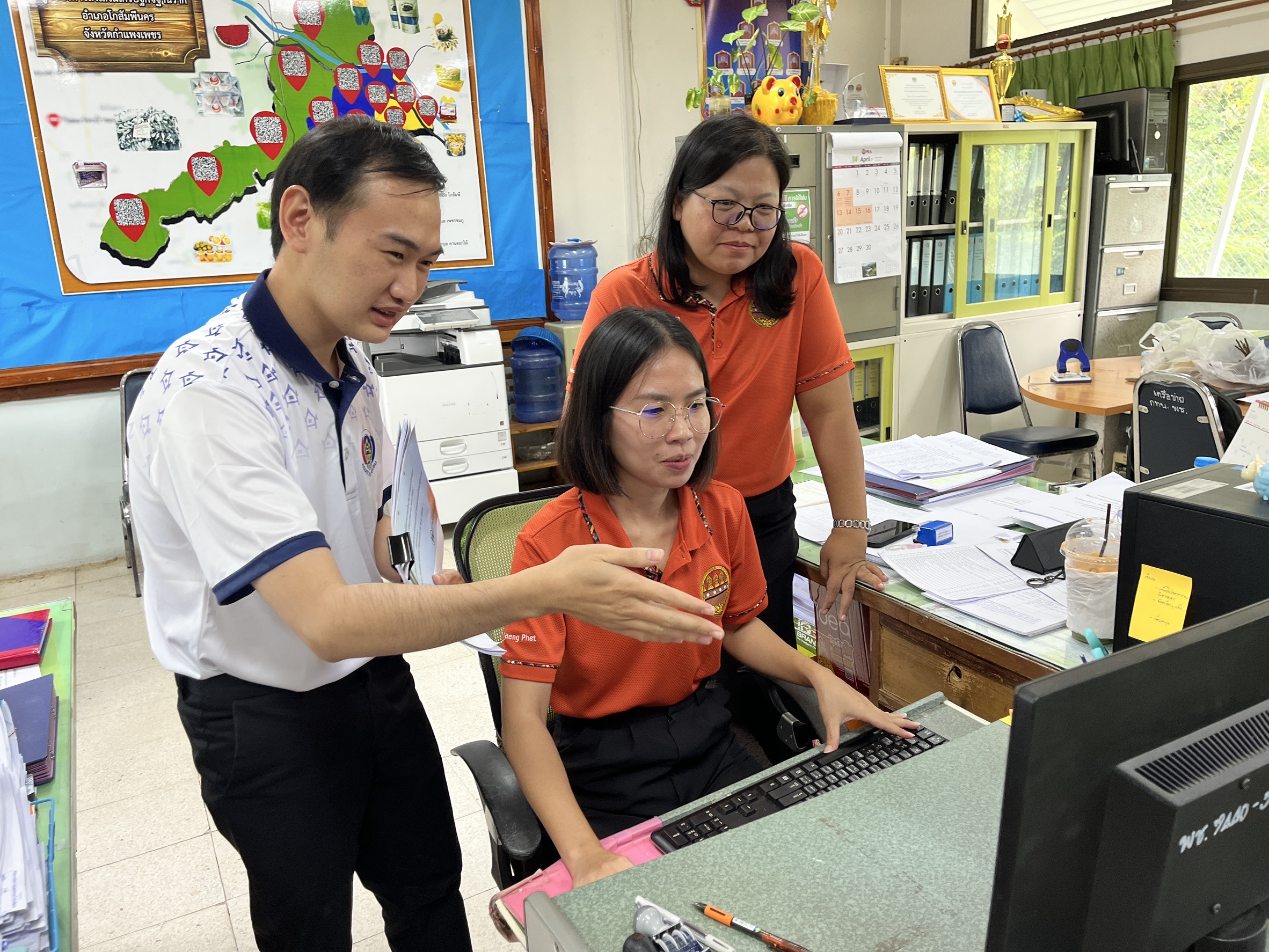 พช.กำแพงเพชร ลงพื้นที่ดำเนินการลงโปรแกรมantivirus 2568 และตรวจสอบระบบสารสนเทศของอำเภอ