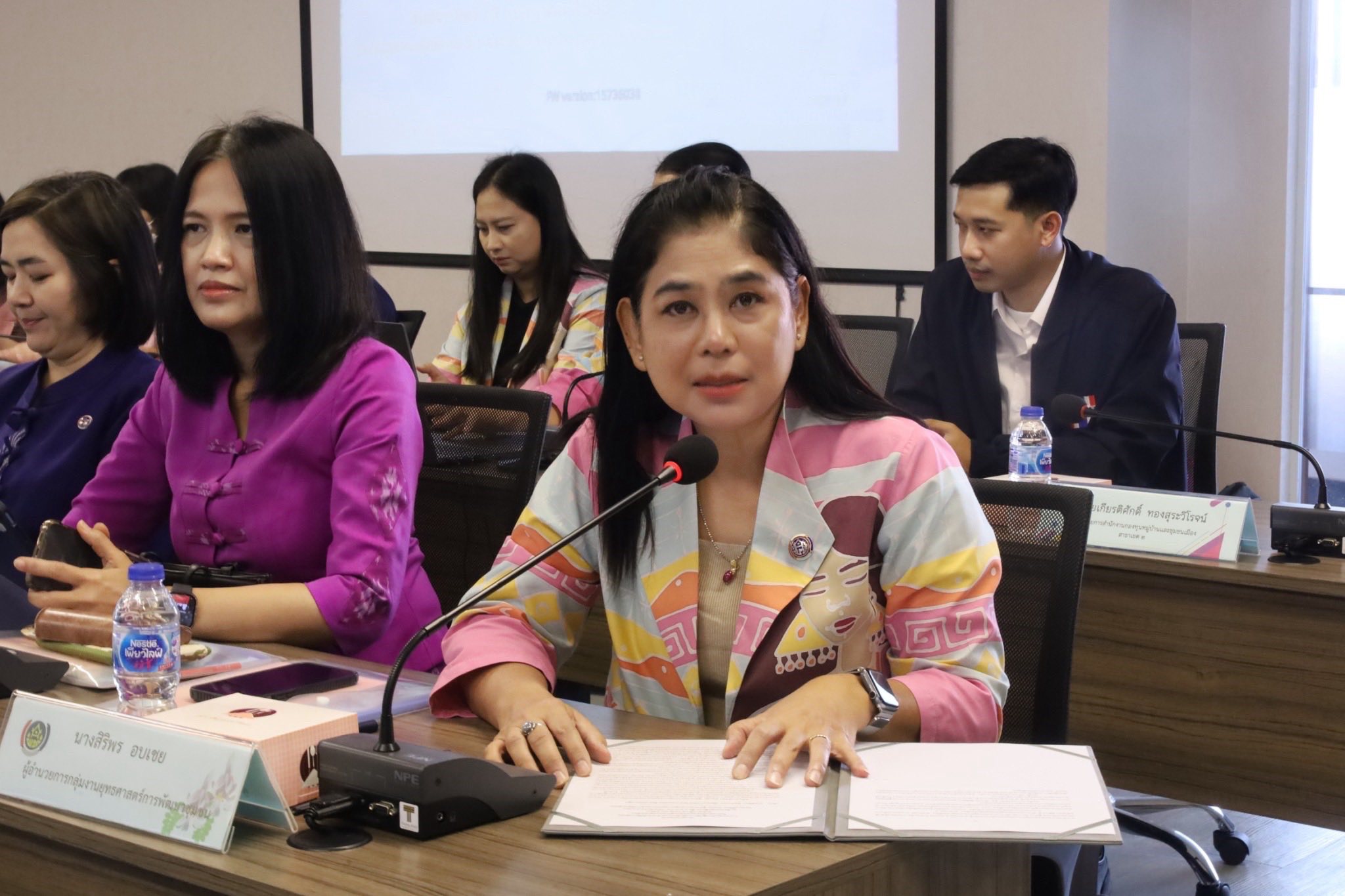 พช.กำแพงเพชร จัดเวทีนำเสนอคัดเลือกหน่วยงานต้นแบบที่มีผลการปฏิบัติงานและนวัตกรรมดีเด่น ประจำปี 2568