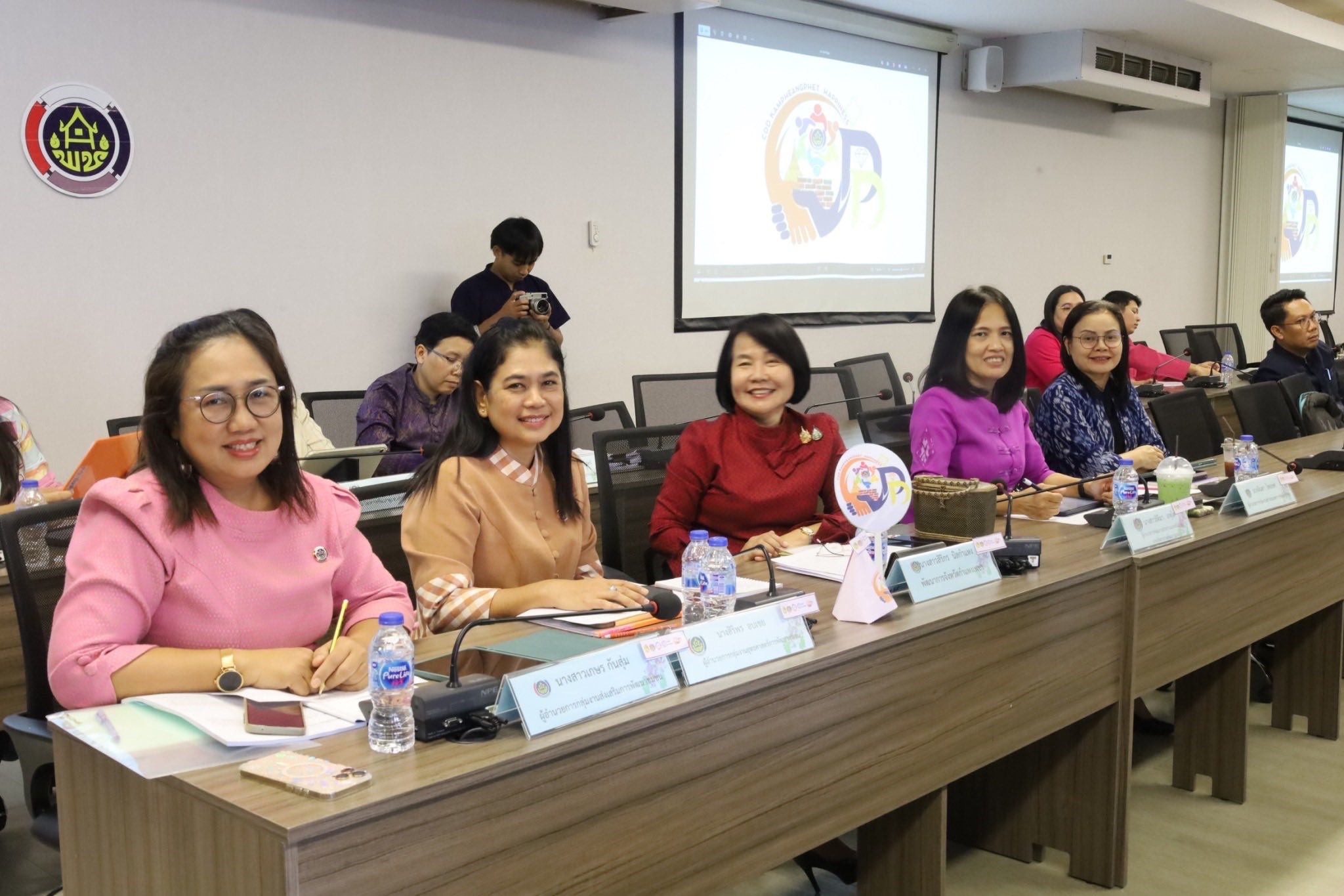 พช.กำแพงเพชร จัดเวทีนำเสนอคัดเลือกหน่วยงานต้นแบบที่มีผลการปฏิบัติงานและนวัตกรรมดีเด่น ประจำปี 2568
