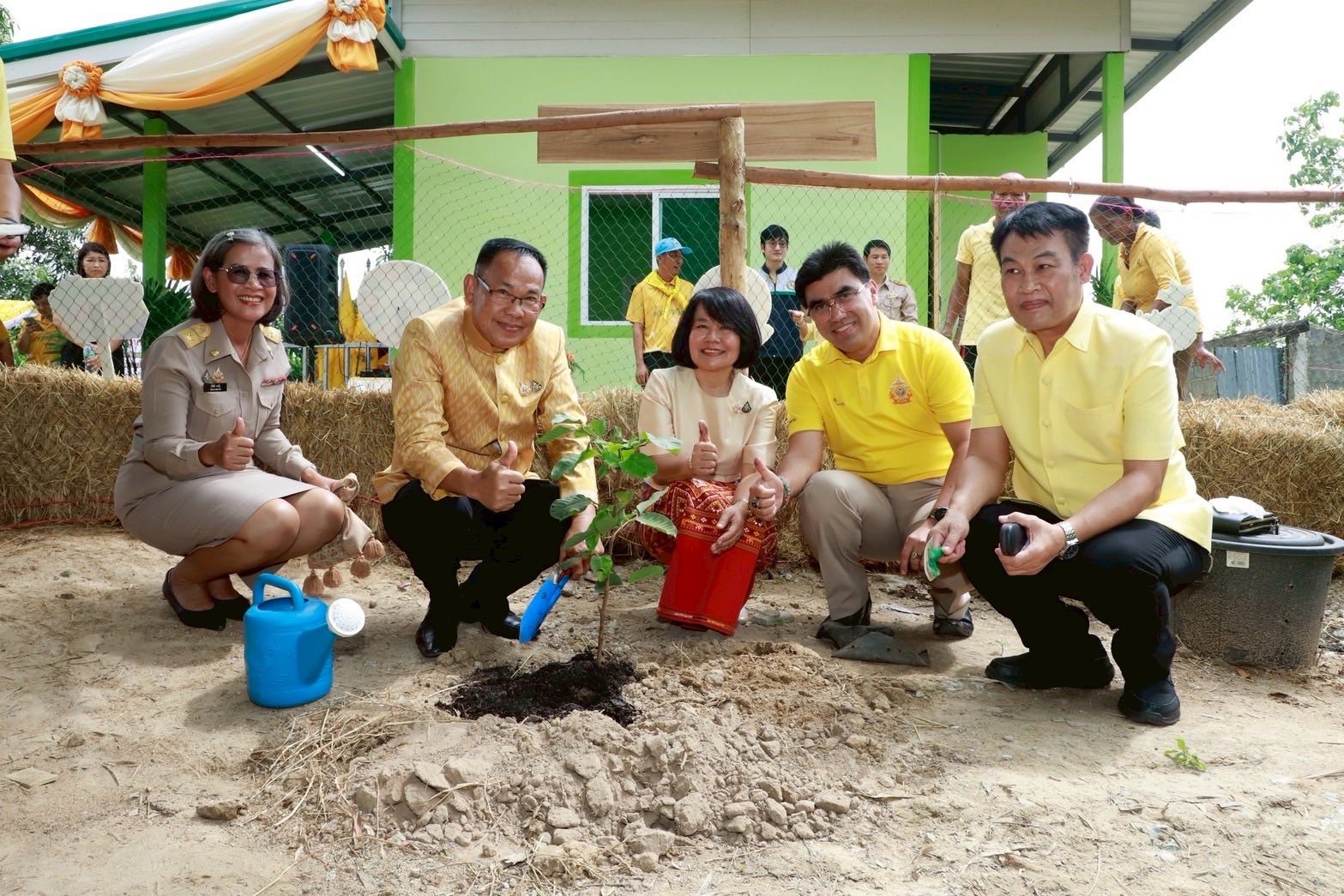 พช.กำแพงเพชร ส่งมอบ “บ้านห่วงใยจากใจ GLO” สร้างรอยยิ้มสู่ครัวเรือนนางแจ้ว สิทธิพรม