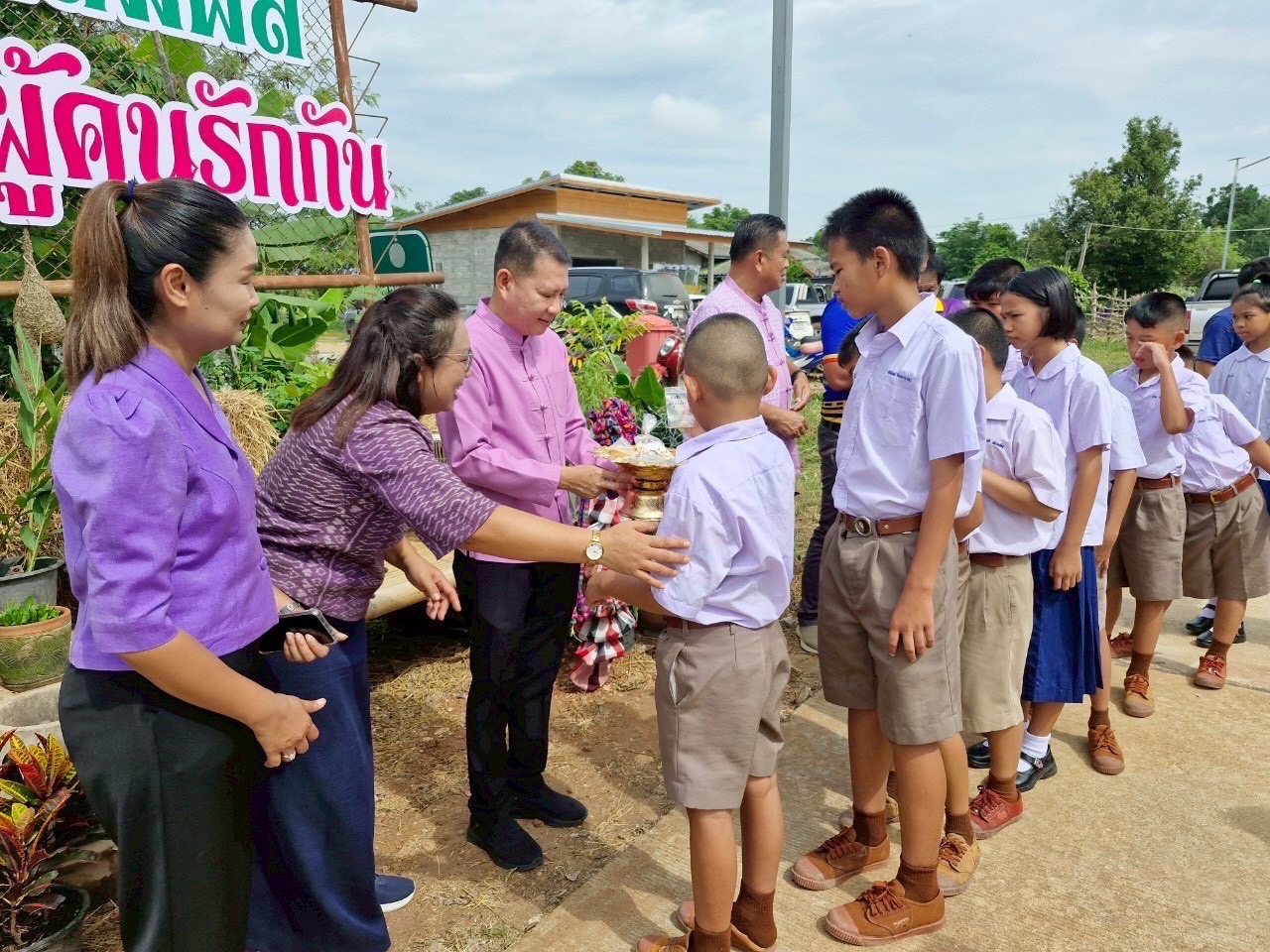 พช.กำแพงเพชร หนุนชุมชนสร้างความมั่นคงทางอาหาร ผ่านโครงการ ทางนี้มีผล ผู้คนรักกัน ขยายผลสู่ความยั่งยืน