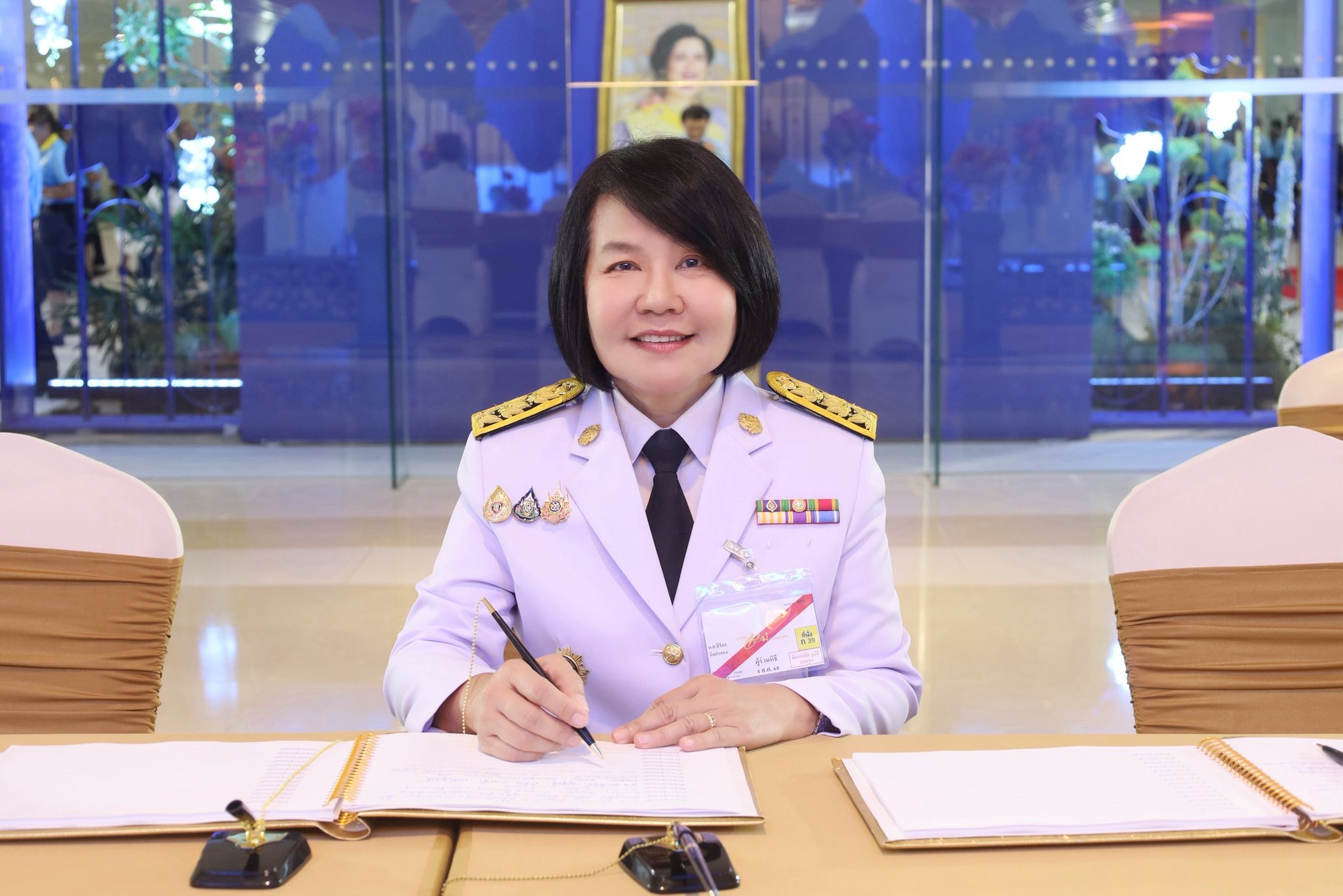 พช.กำแพงเพชร ร่วมเข้าเฝ้ารับเสด็จฯ สมเด็จพระนางเจ้าฯ พระบรมราชินี ในงานมหกรรมกองทุนแม่ของแผ่นดิน ปี 2568 ก้าวสู่ทศวรรษที่3 อ้อมกอดของแม่
